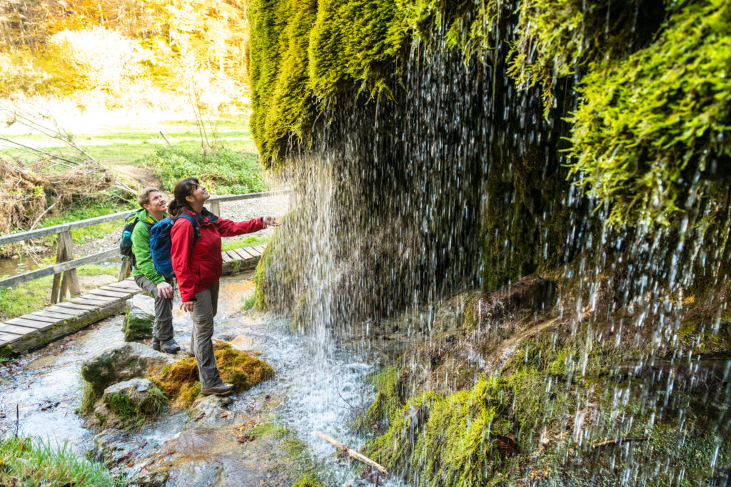 Beeindruckender Wasserfall Dreimühlen